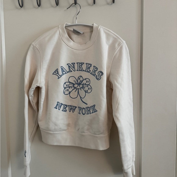 MLB Sweaters - MLB Yankees Cream and Blue Crew Neck Sweater